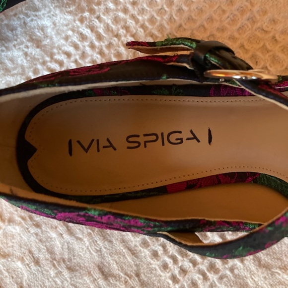 Gorgeous Via Spiga Satin Flower Mary Jane Shoes, 7 - Picture 4 of 6